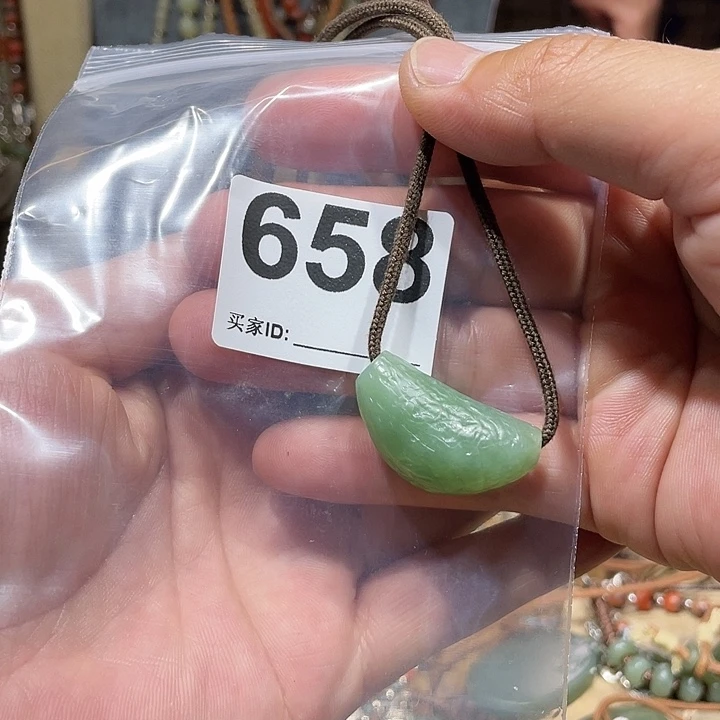 蛇纹石玉合金颈饰六*?