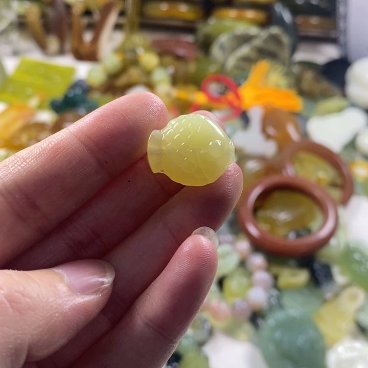 蛇纹石玉未镶嵌颈饰