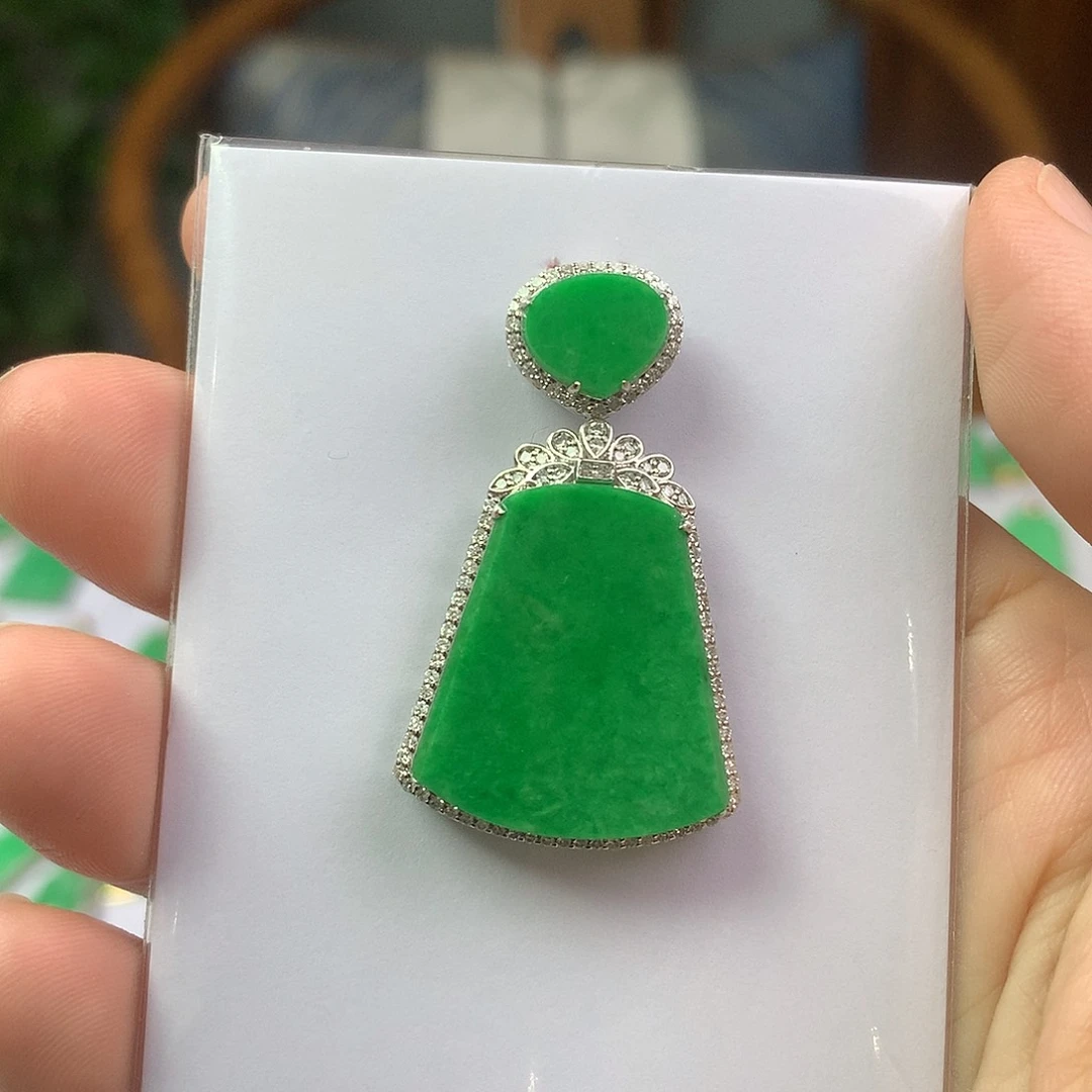 翡翠18K金镶嵌颈饰翡翠首饰