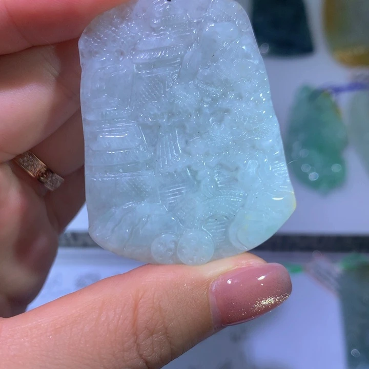 翡翠未镶嵌颈饰山水