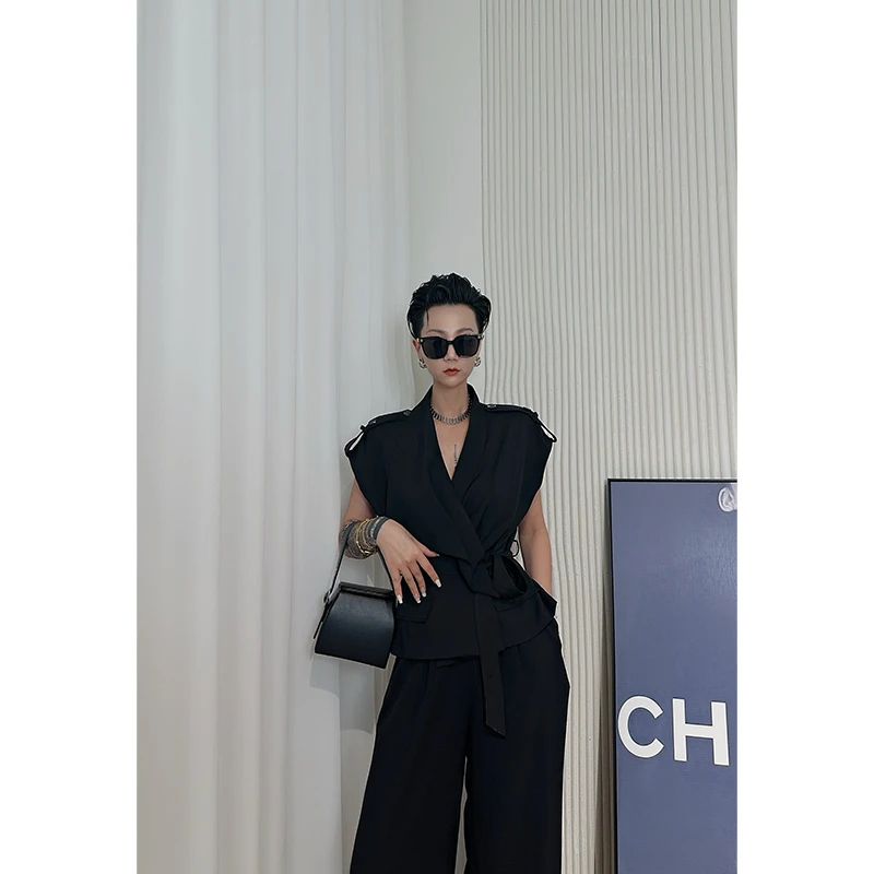 Dan Dan 暗黑风拼接设计师款马甲女