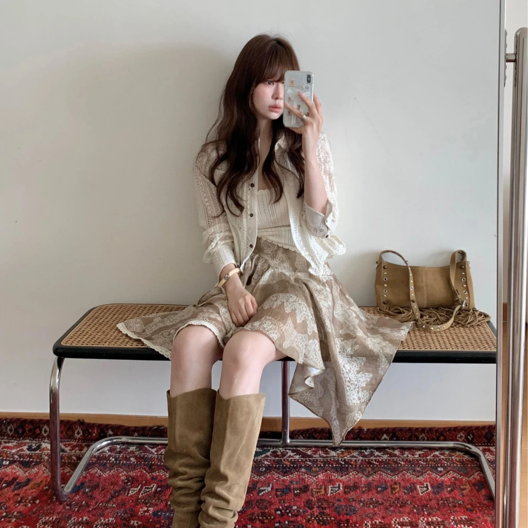 2025早秋穿搭一整套高级感巨好看的米色针织开衫不规则半身裙套装