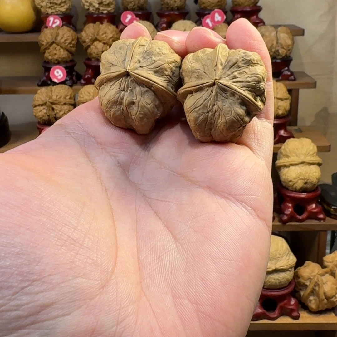 铁核桃把件肌肉尊金蟾三棱奔驰