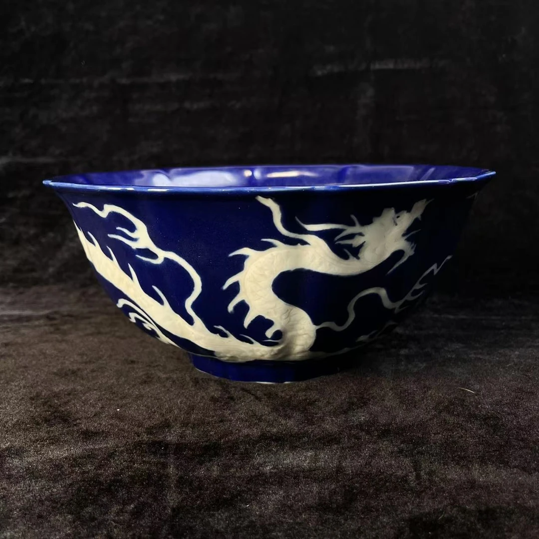 明代蓝釉留白龙纹碗