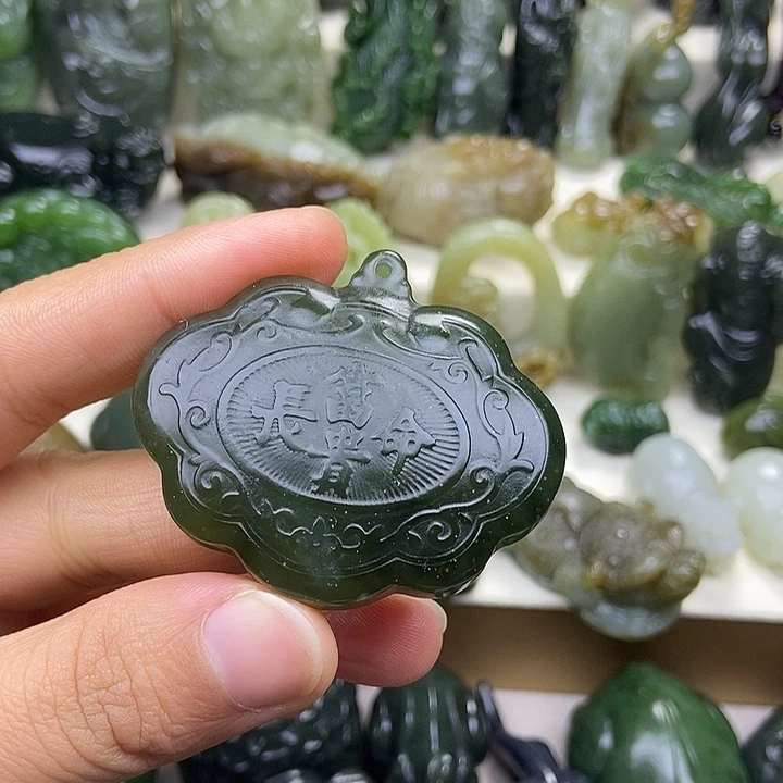 和田玉未镶嵌颈饰