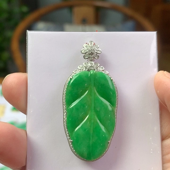 翡翠18K金镶嵌颈饰翡翠首饰