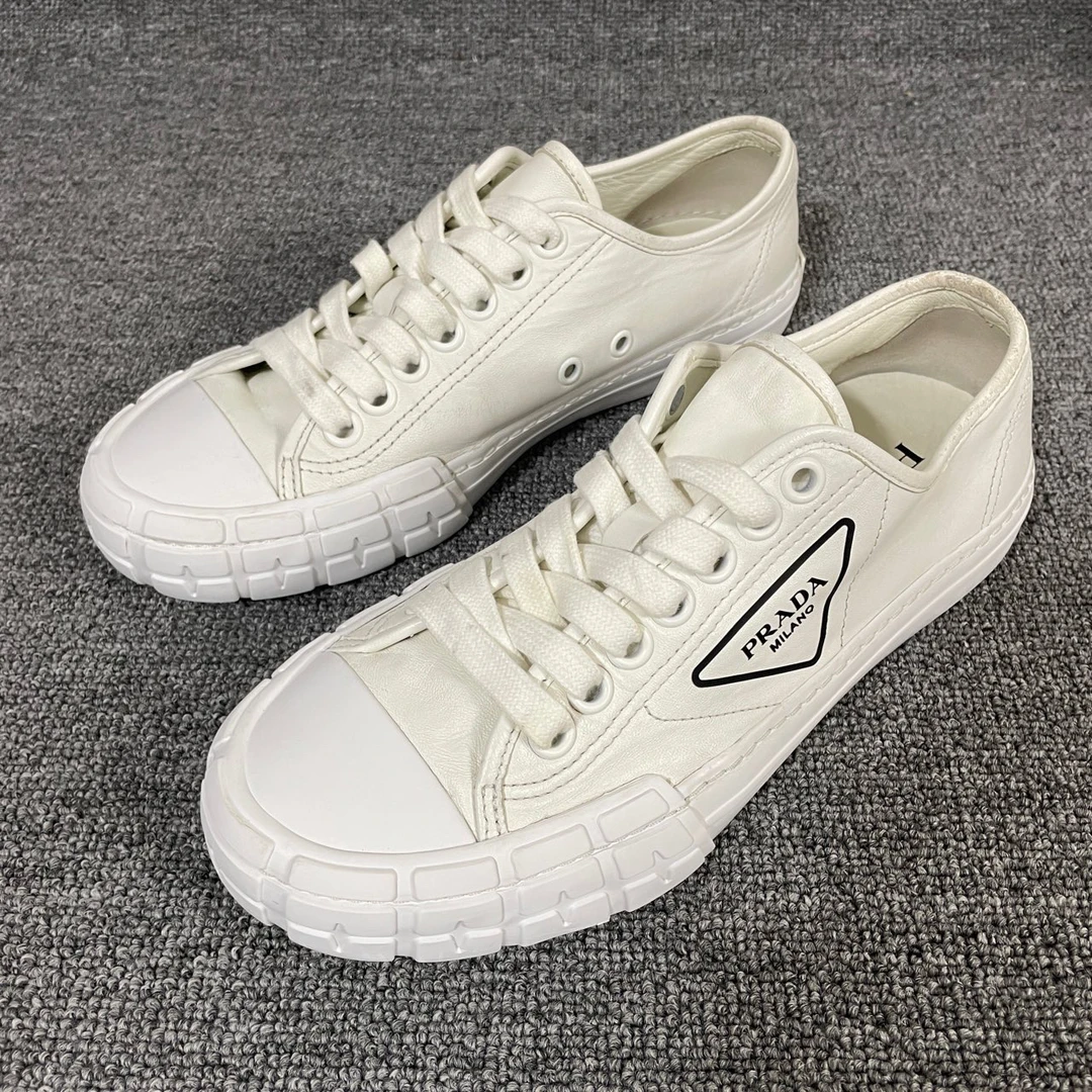 95新 Prada/普拉达 饼干鞋 40.5码