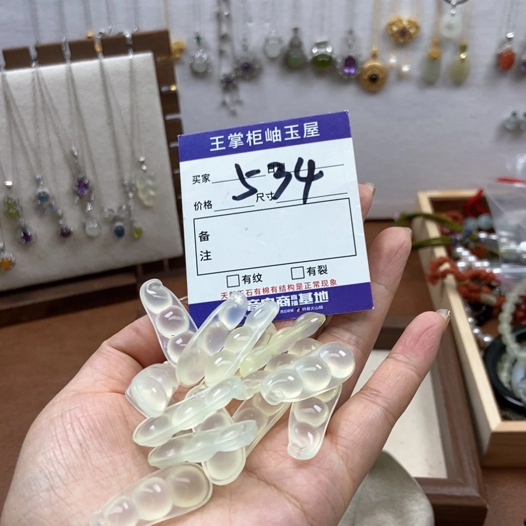 岫玉吊坠吊坠未镶嵌多样性，发一个