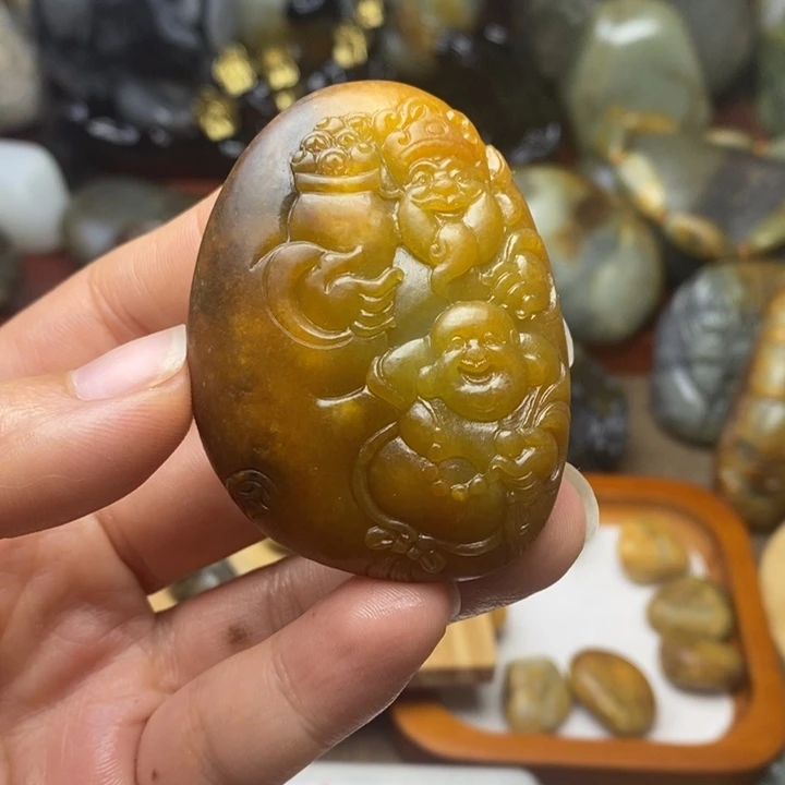 空***心和田玉未镶嵌颈饰