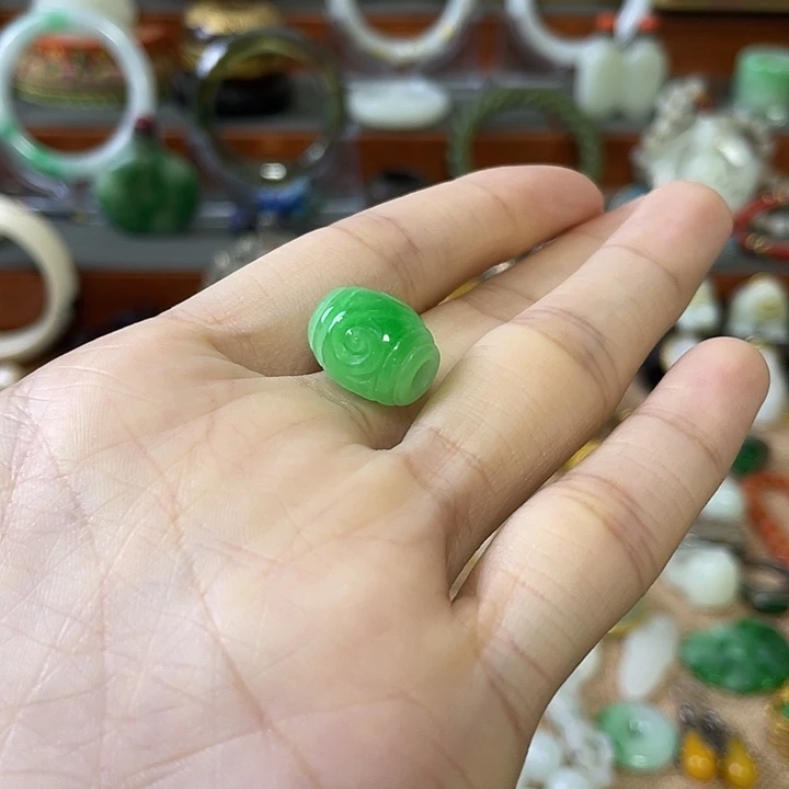 骂***的翡翠散珠精美雕刻物件物件