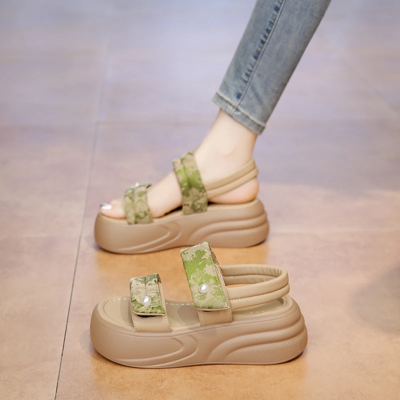 小码33厚底增高凉鞋女国风2025夏季新款配裙子松糕休闲爆款沙滩鞋