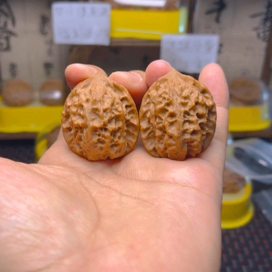文玩核桃吊坠玲珑