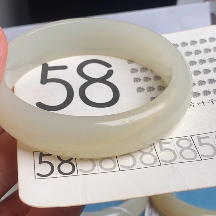 东陵石未镶嵌手镯