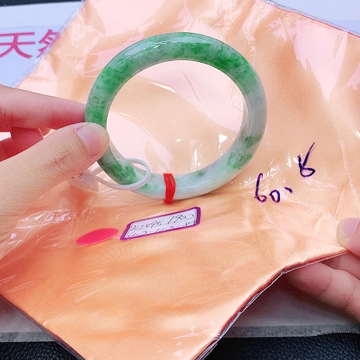 未镶嵌手镯翡翠你