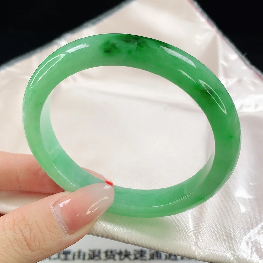 翡翠手镯未镶嵌670翡翠