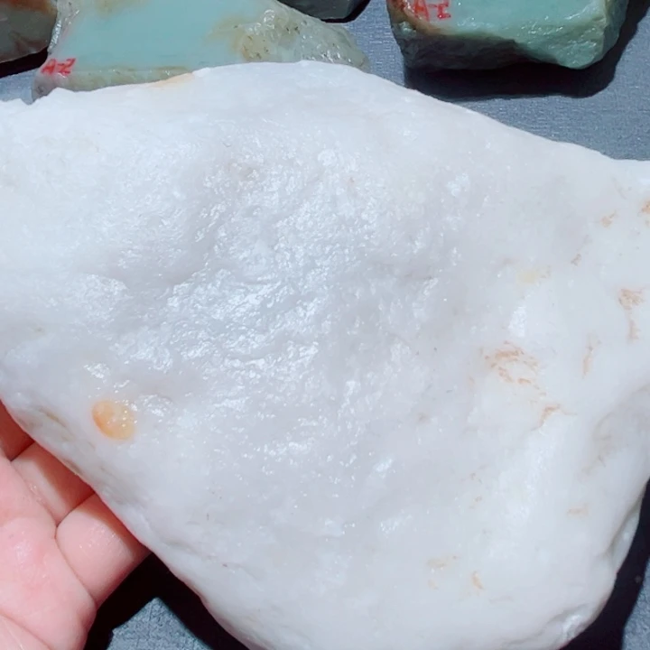 和田玉（糖玉）未镶嵌珠宝奇石