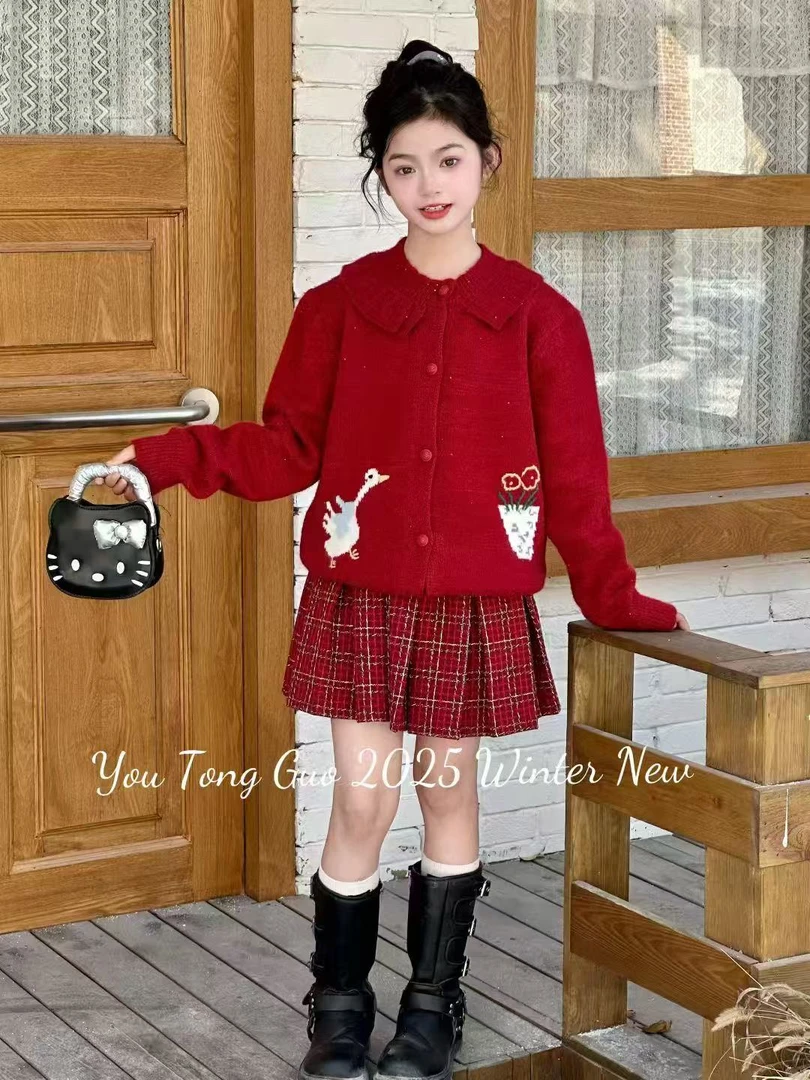 【新疆包邮】中童花篮小鹅卡通毛衣两件套L942