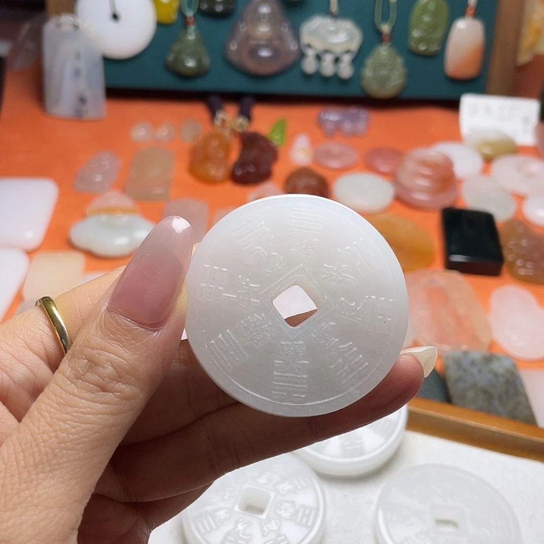 *****石英质玉（金丝玉）未镶嵌颈饰