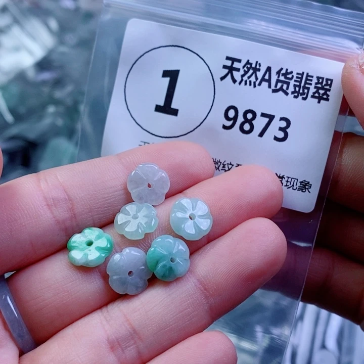 翡翠颈饰未镶嵌大*吊坠