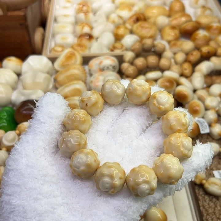 菩提根/象牙果把件52 珍品象牙果原果雕刻棉花糖小羊微瑕