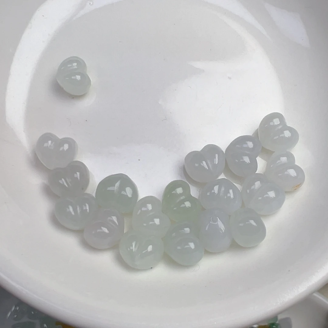 翡翠散珠通孔屁桃