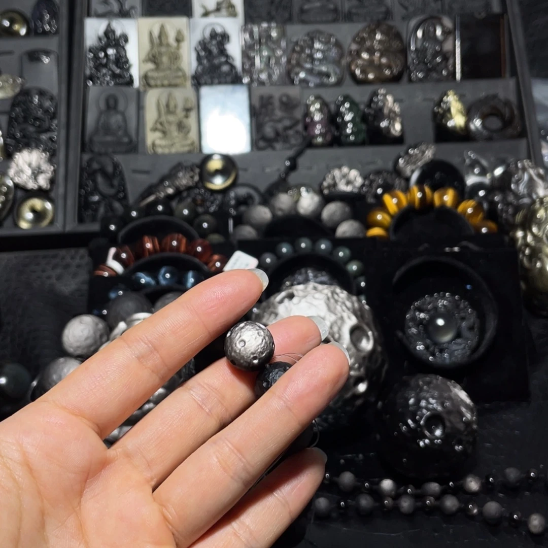 轻***风黑曜岩未镶嵌珠宝奇石