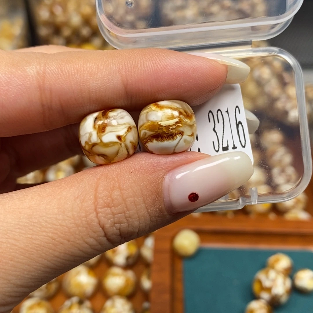 沁色蜜蜡未镶嵌3216