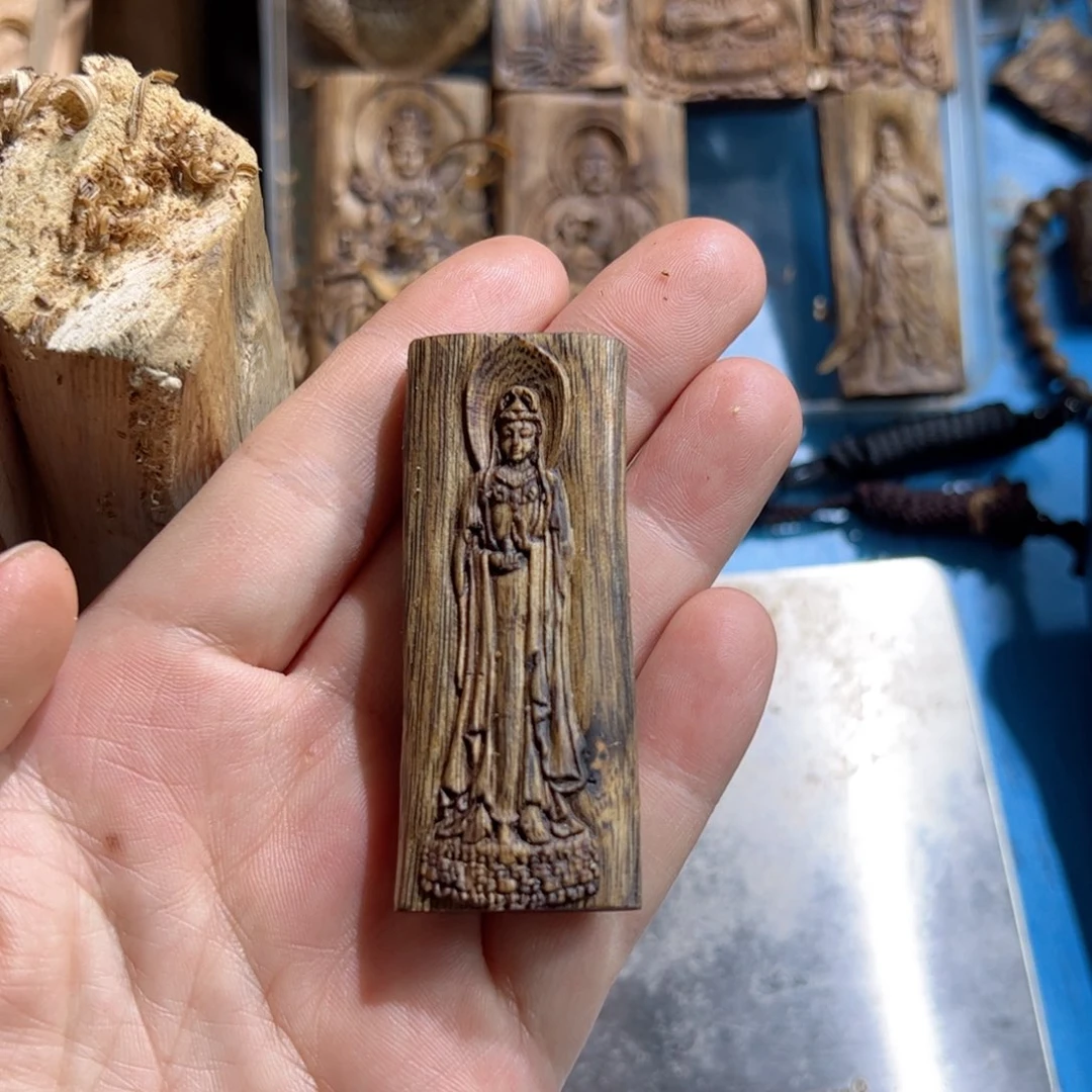 沉香吊坠白棋观音8.2克