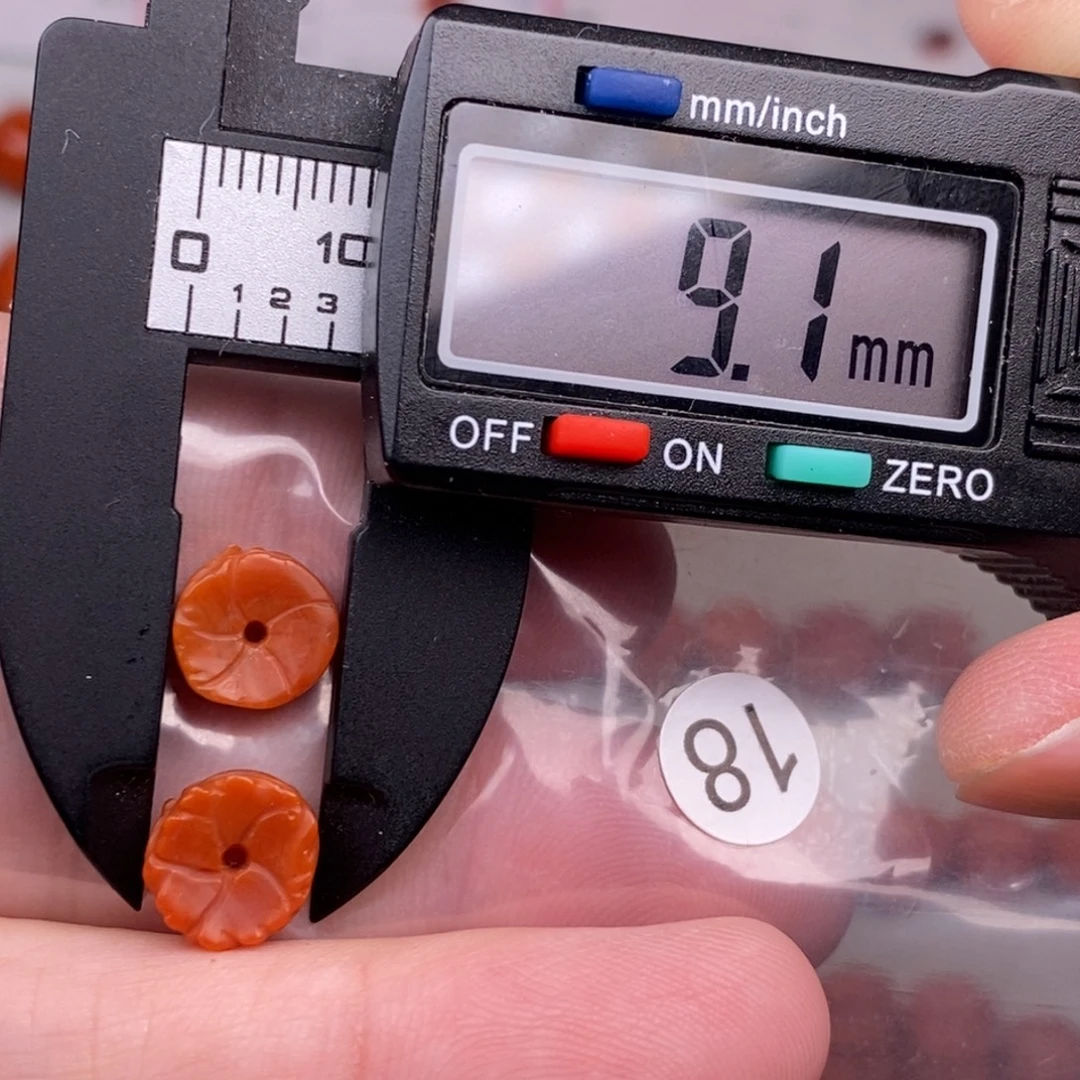 南红玛瑙未镶嵌配饰有瑕疵