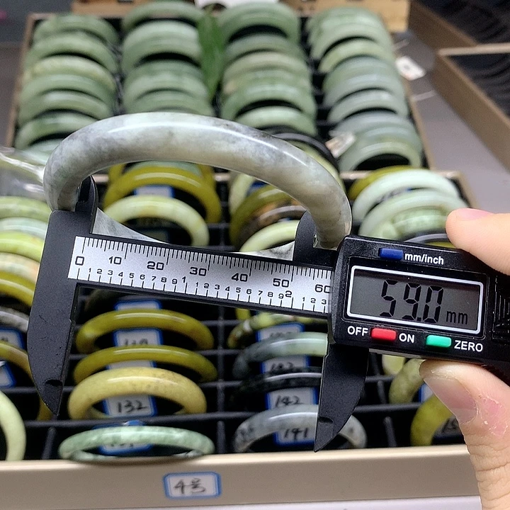 蛇纹石玉未镶嵌手镯137