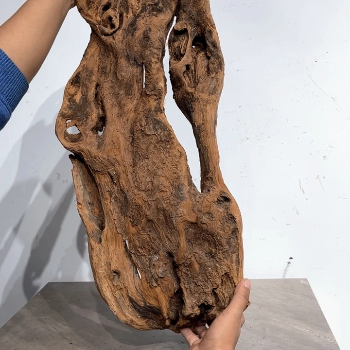 向***生柏木崖柏村位于县城西北边和