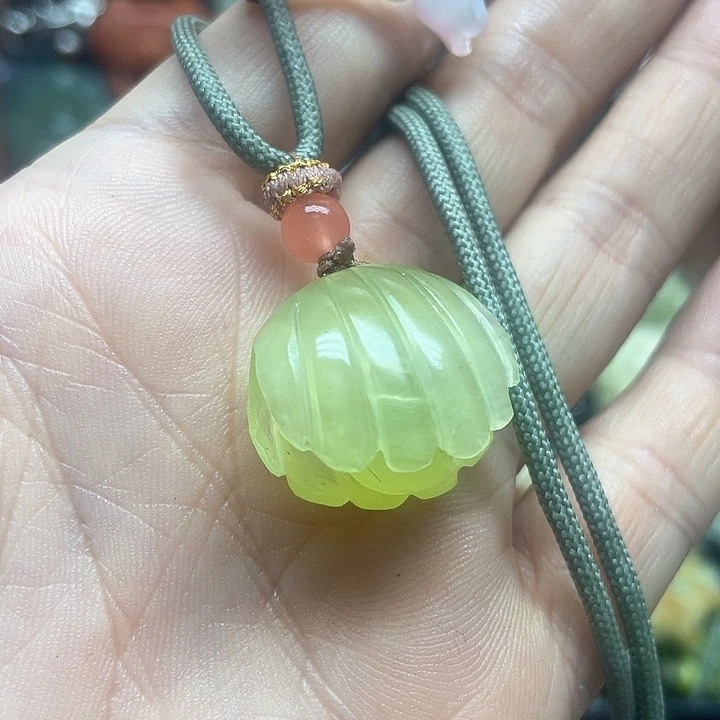 未镶嵌蛇纹石玉颈饰