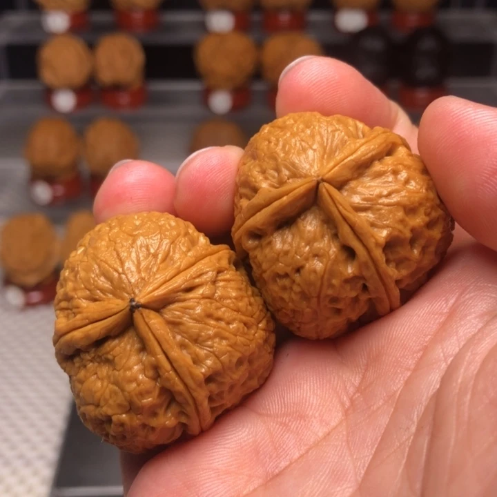 文玩核桃把件32铁三角