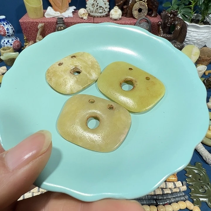 透闪石质玉未镶嵌挂件