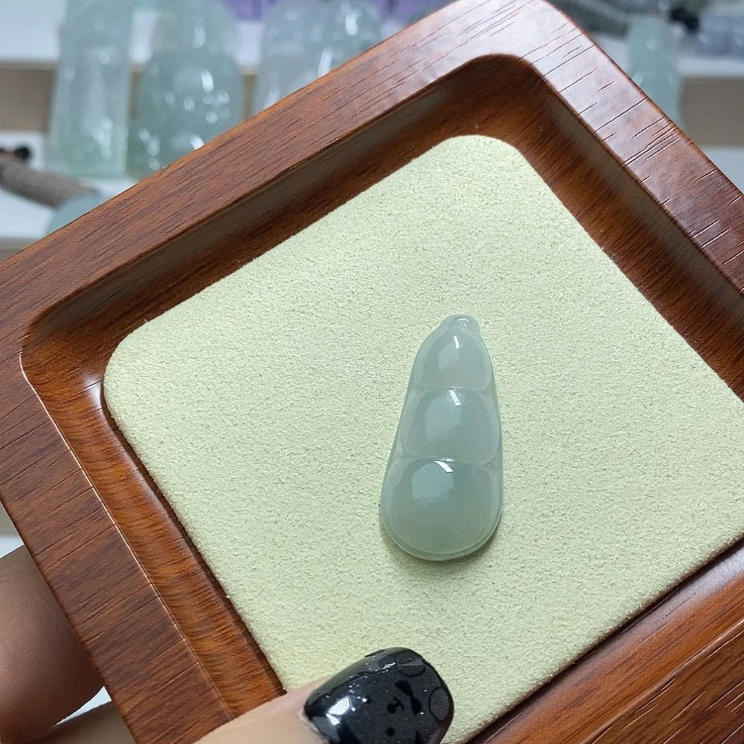 翡翠未镶嵌颈饰冰福豆