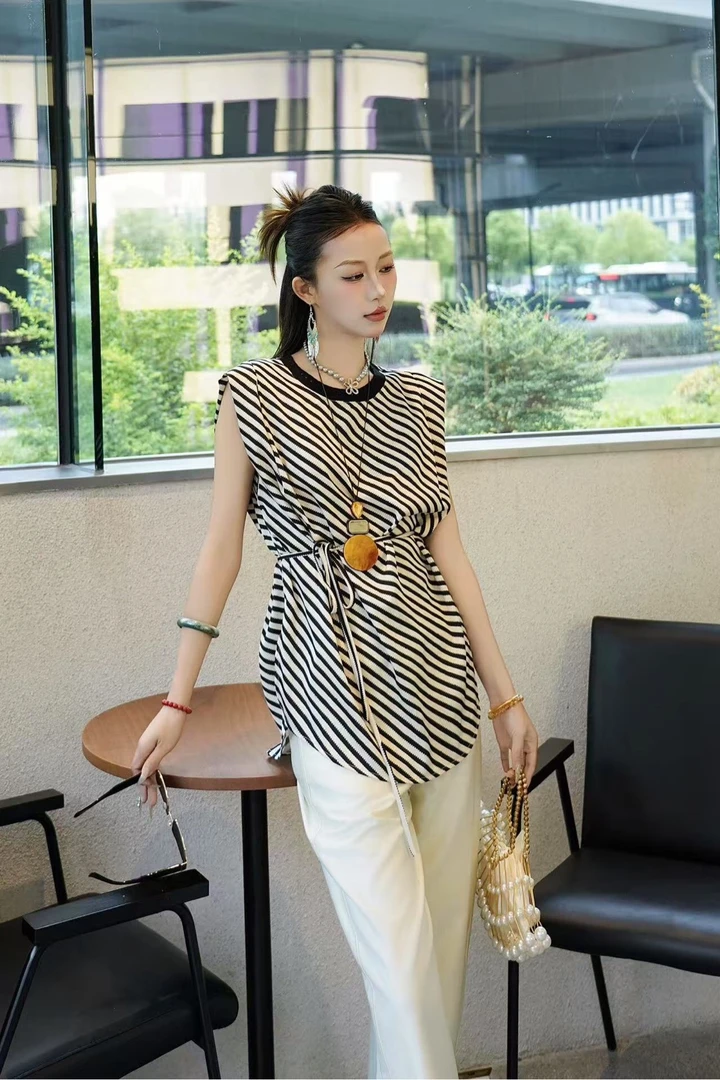 2567aT恤百搭圆领修身无袖常规条纹小衫