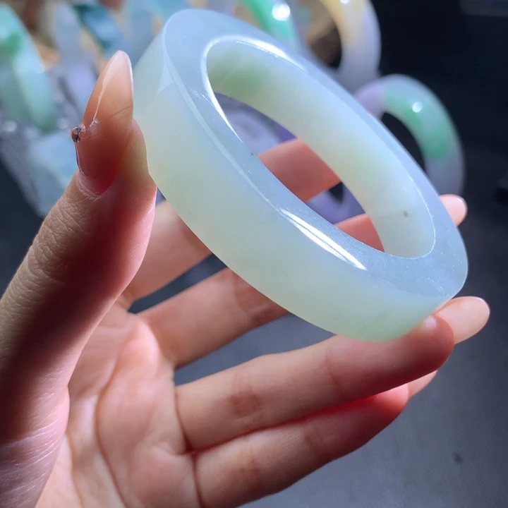 定制翡翠未镶嵌手镯