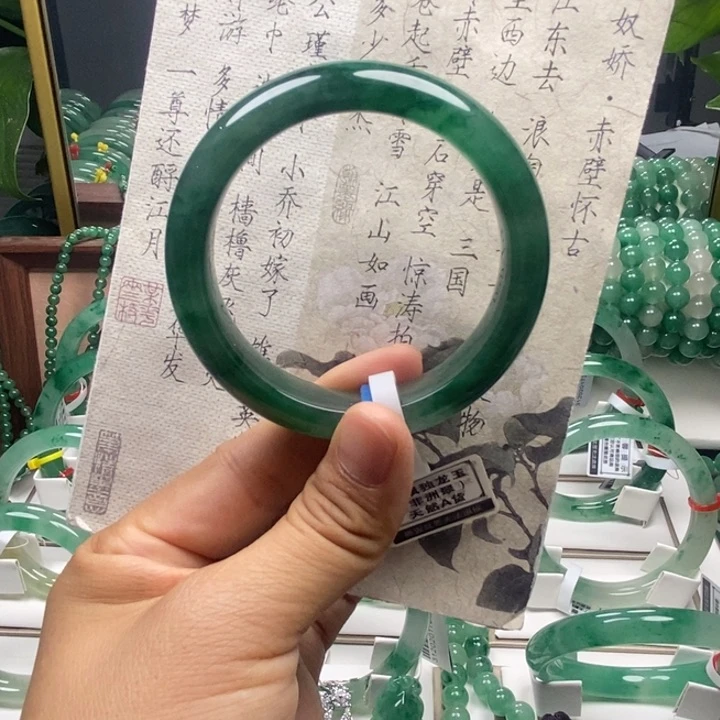 石英质玉手镯未镶嵌