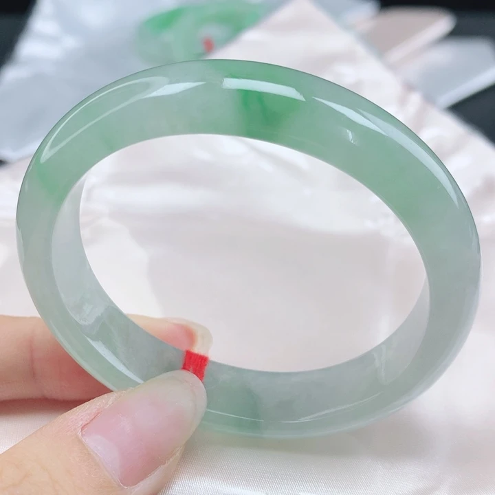 翡翠未镶嵌手镯缅甸53.0冰绿渐变飘绿花贵妃