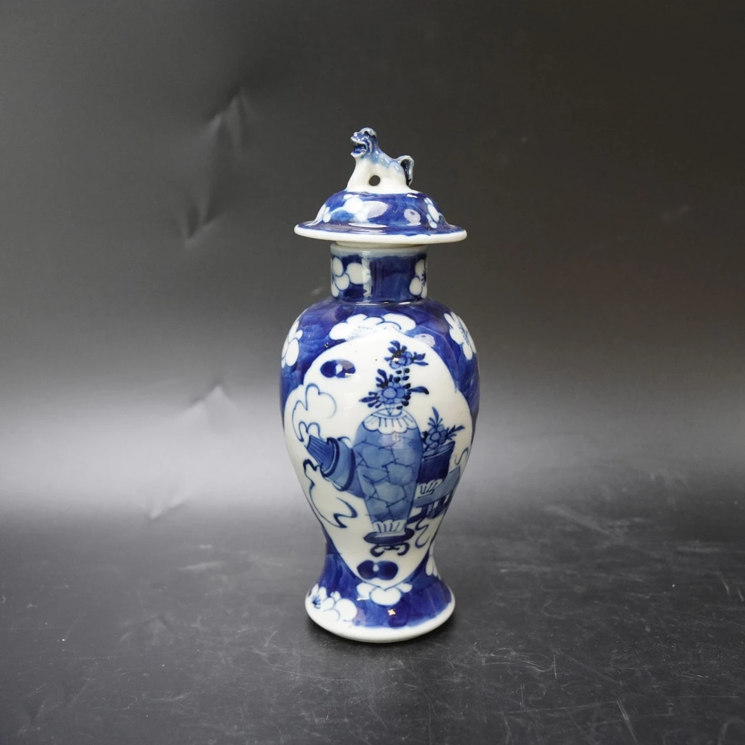 Lot.25080669清光绪青花开光博古花卉纹将军罐 高：约22cm
