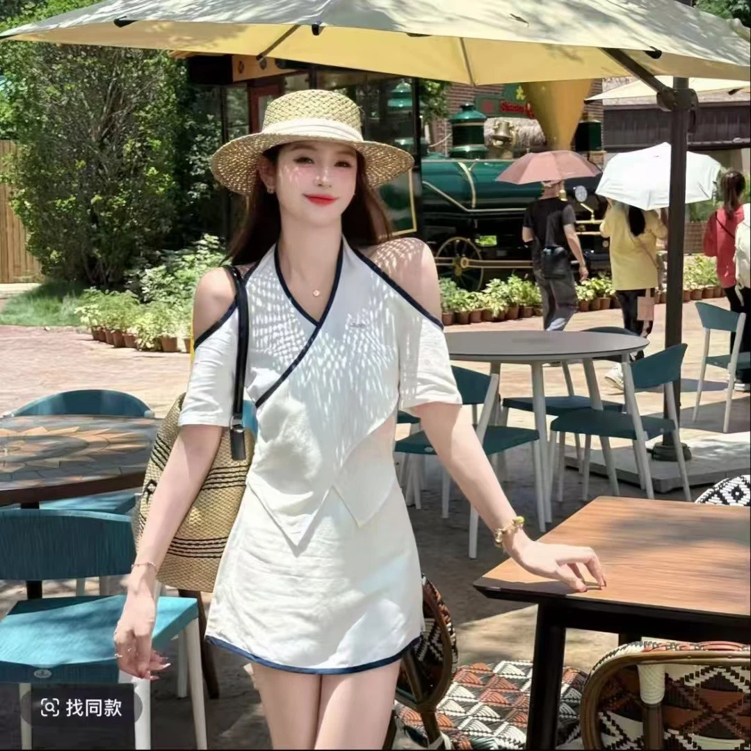 十一家原创白裳蓝萦V领吊带露肩上衣+短裙套装，