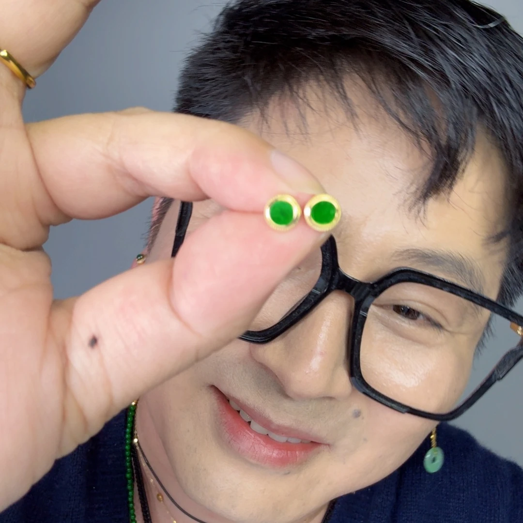 翡翠未镶嵌颈饰一对