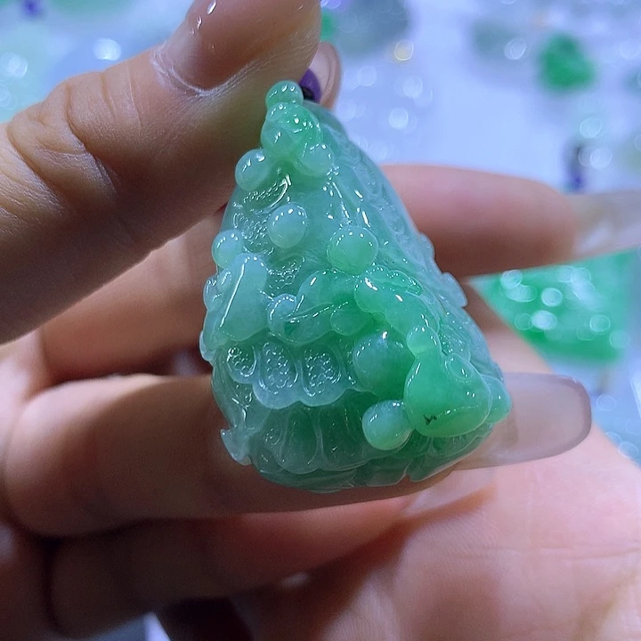 翡翠未镶嵌颈饰天然翡翠A货吊坠