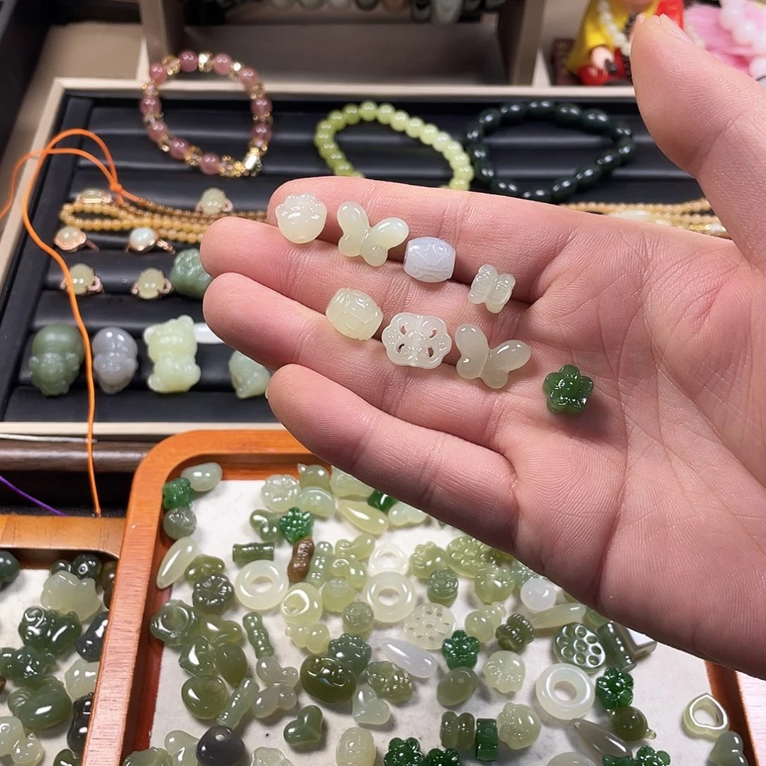 z***y和田玉未镶嵌颈饰