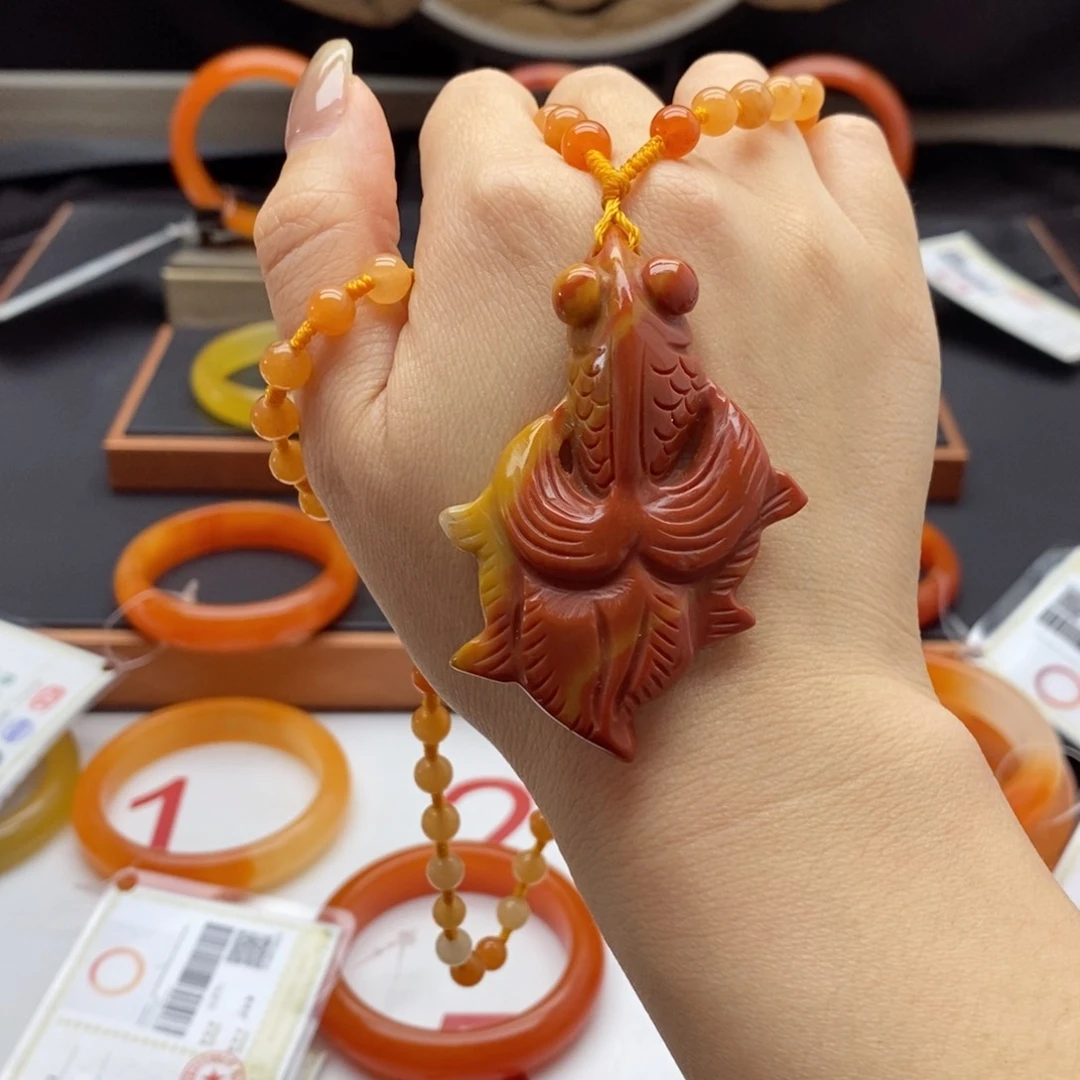 石英质玉（黄龙玉）吊坠未镶嵌微瑕