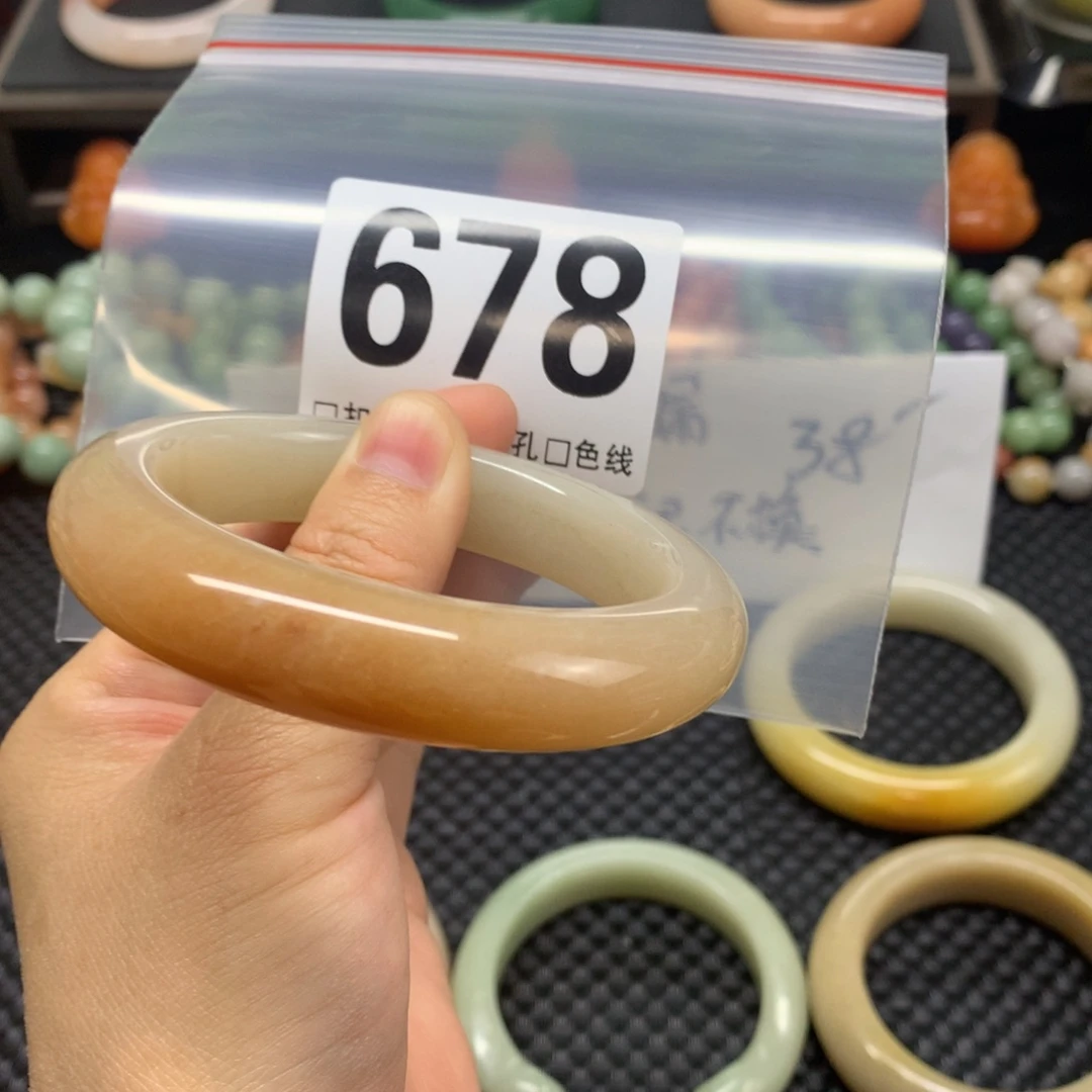 拼***斗石英质玉手镯未镶嵌