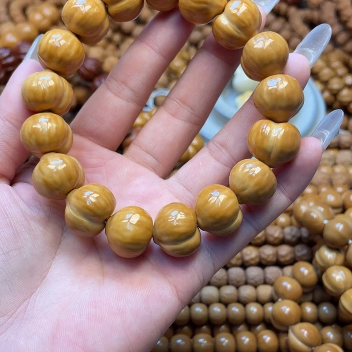 Q***生核桃全品肌理屁桃手串
