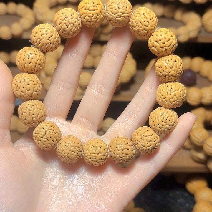 坤***坤桃核吊坠金刚纹饰