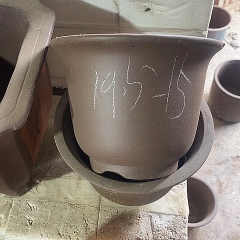 中国宜兴紫砂花，