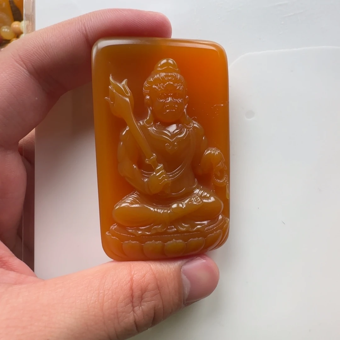 招***哦石英质玉（缅黄）未镶嵌颈饰